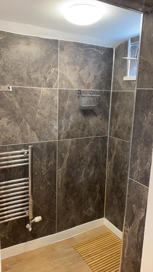 Ideal Abode Leonard Chester Ngoại thất bức ảnh